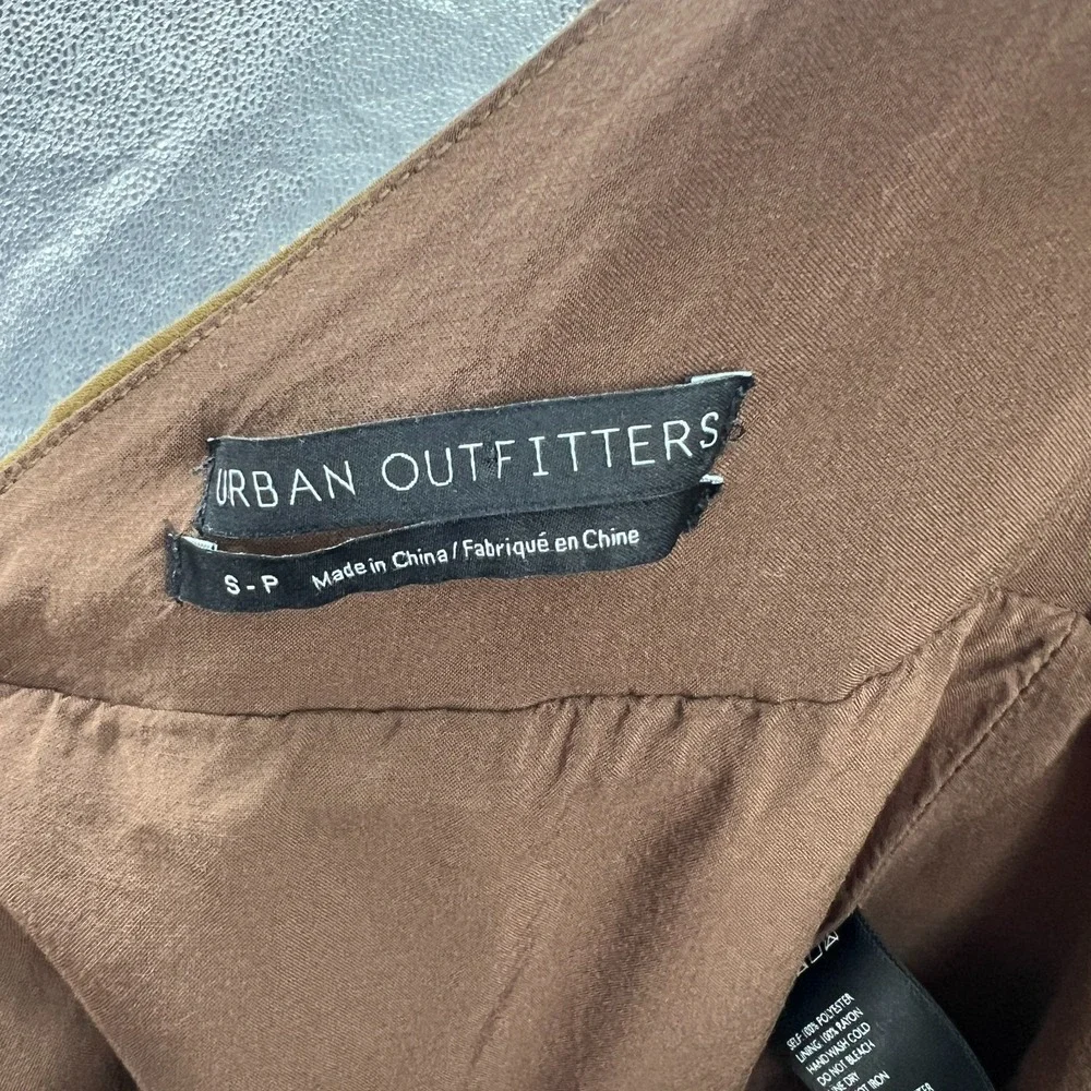 Urban Outfitters size color